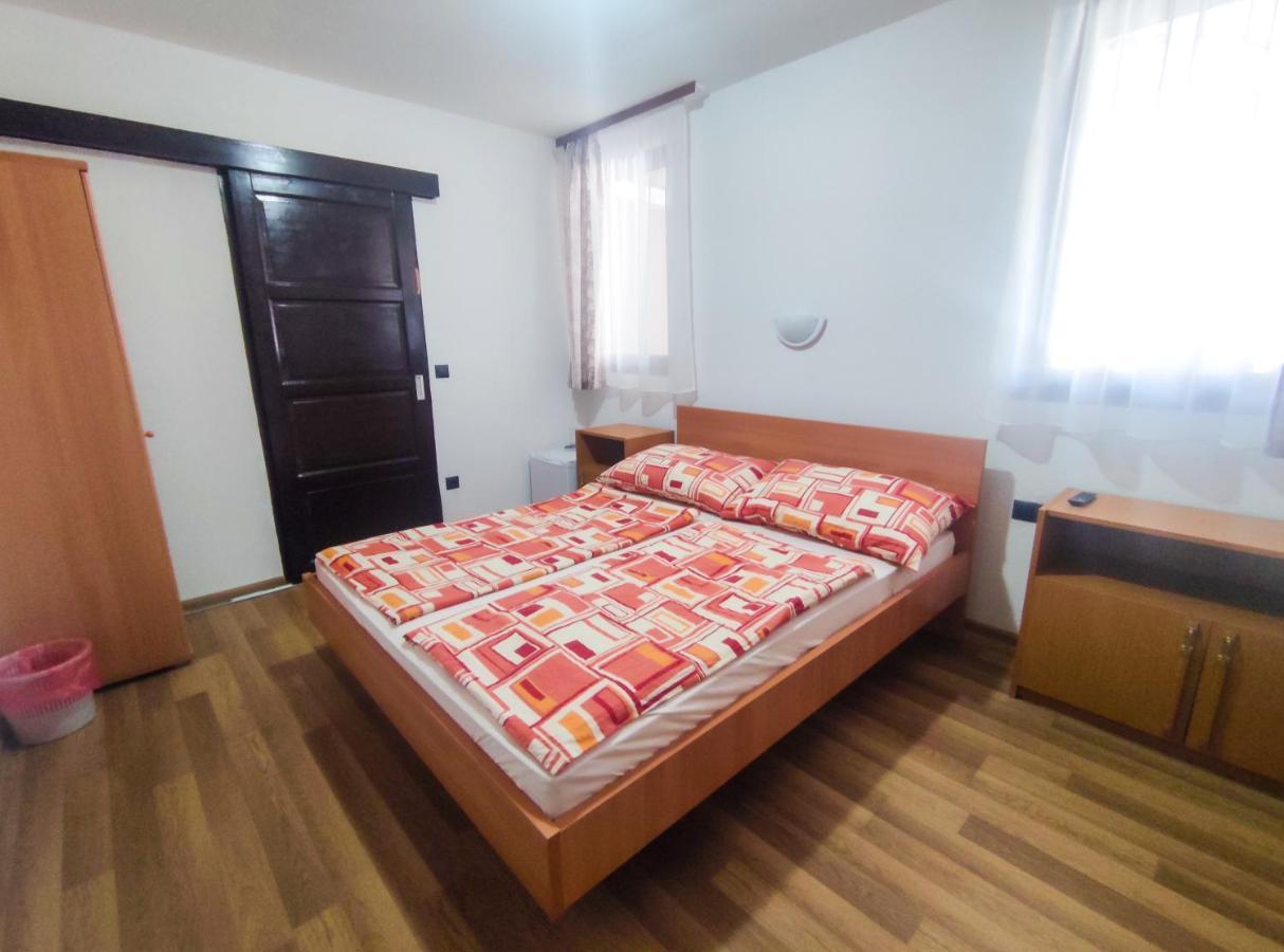 Viktoria Panzio Zamardi Hotel ภายนอก รูปภาพ