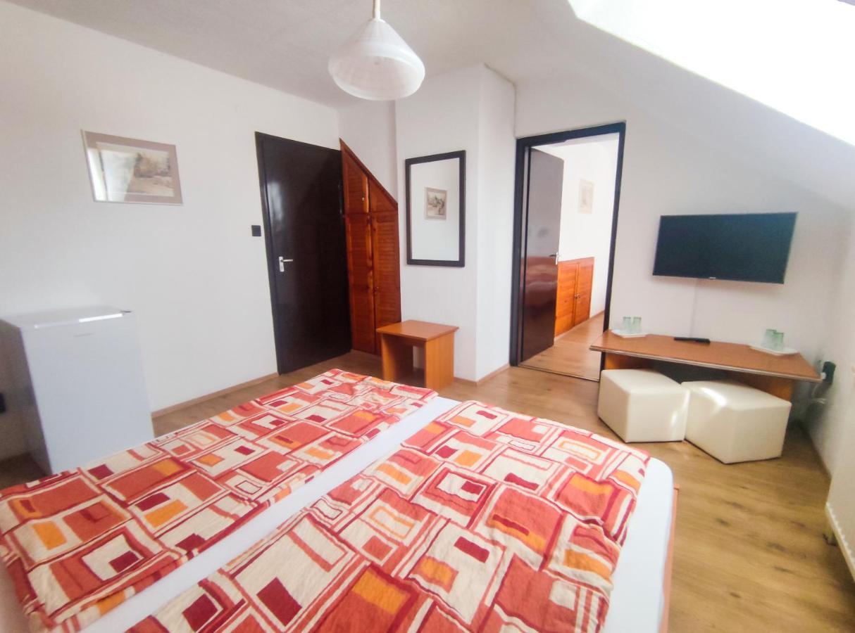 Viktoria Panzio Zamardi Hotel ภายนอก รูปภาพ