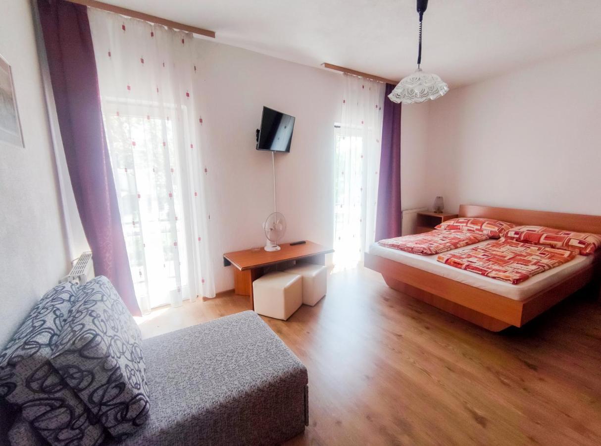 Viktoria Panzio Zamardi Hotel ภายนอก รูปภาพ