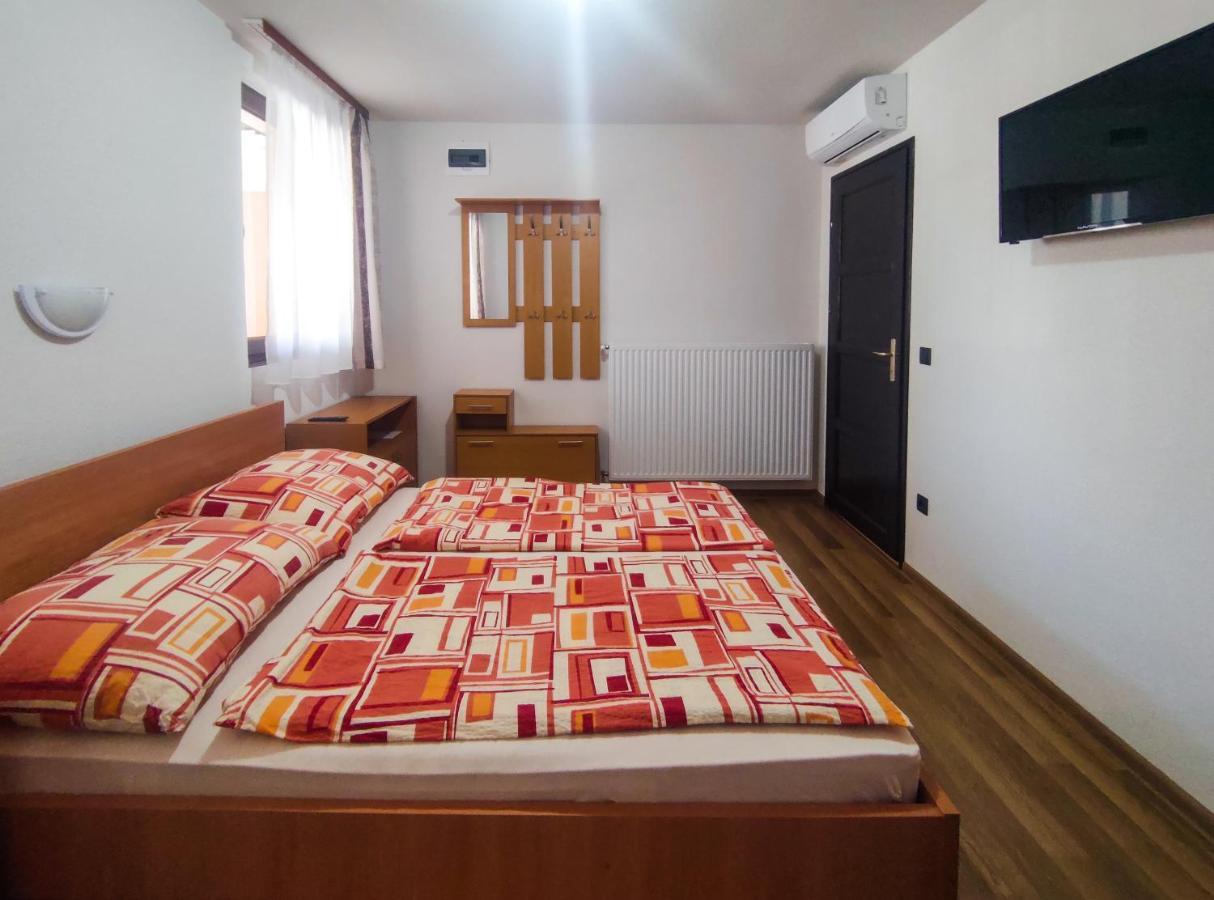 Viktoria Panzio Zamardi Hotel ภายนอก รูปภาพ