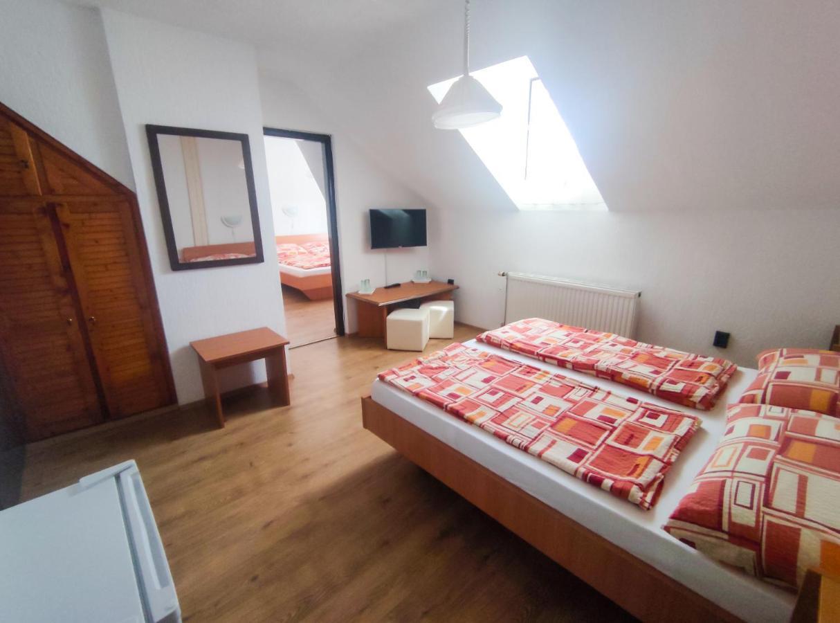 Viktoria Panzio Zamardi Hotel ภายนอก รูปภาพ