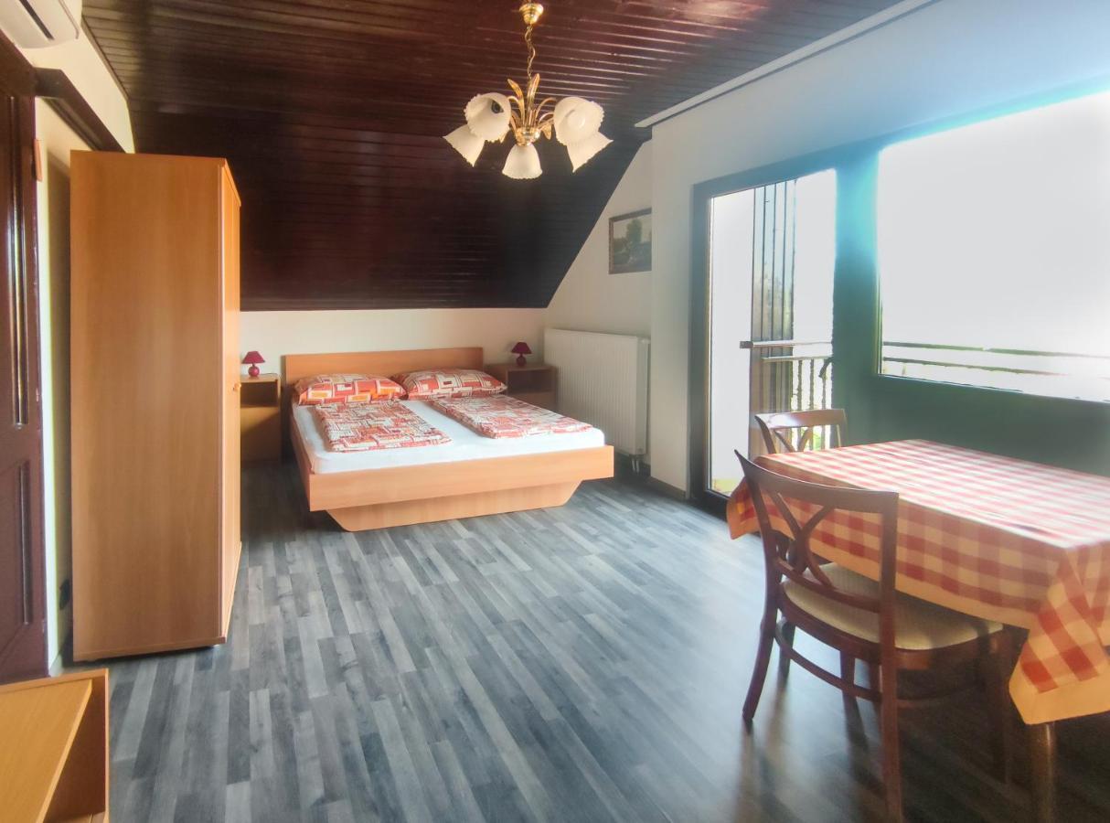 Viktoria Panzio Zamardi Hotel ภายนอก รูปภาพ
