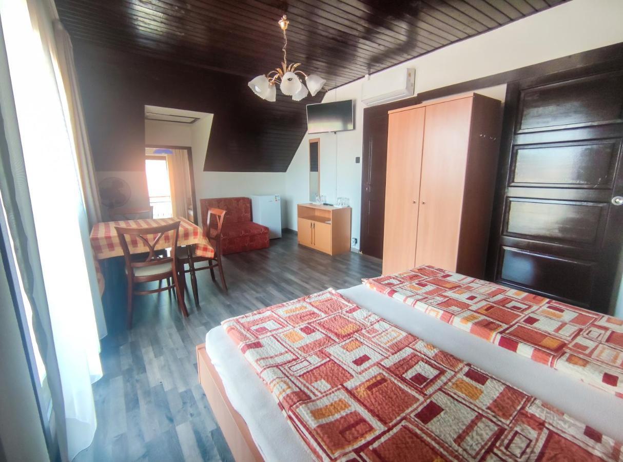 Viktoria Panzio Zamardi Hotel ภายนอก รูปภาพ