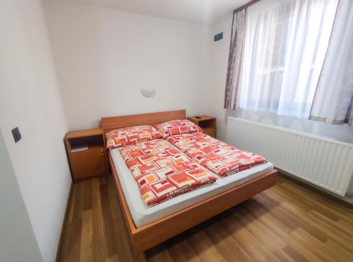 Viktoria Panzio Zamardi Hotel ภายนอก รูปภาพ