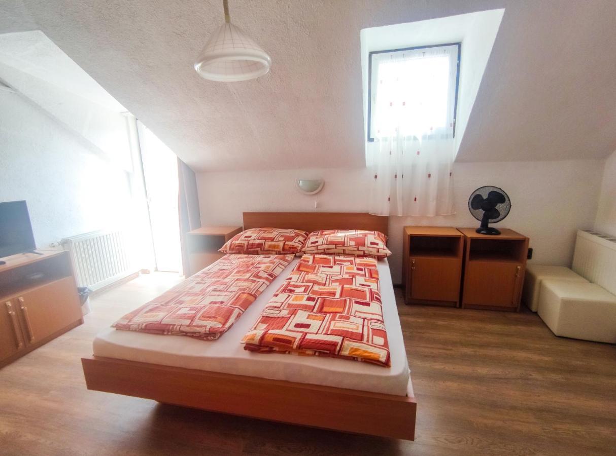 Viktoria Panzio Zamardi Hotel ภายนอก รูปภาพ