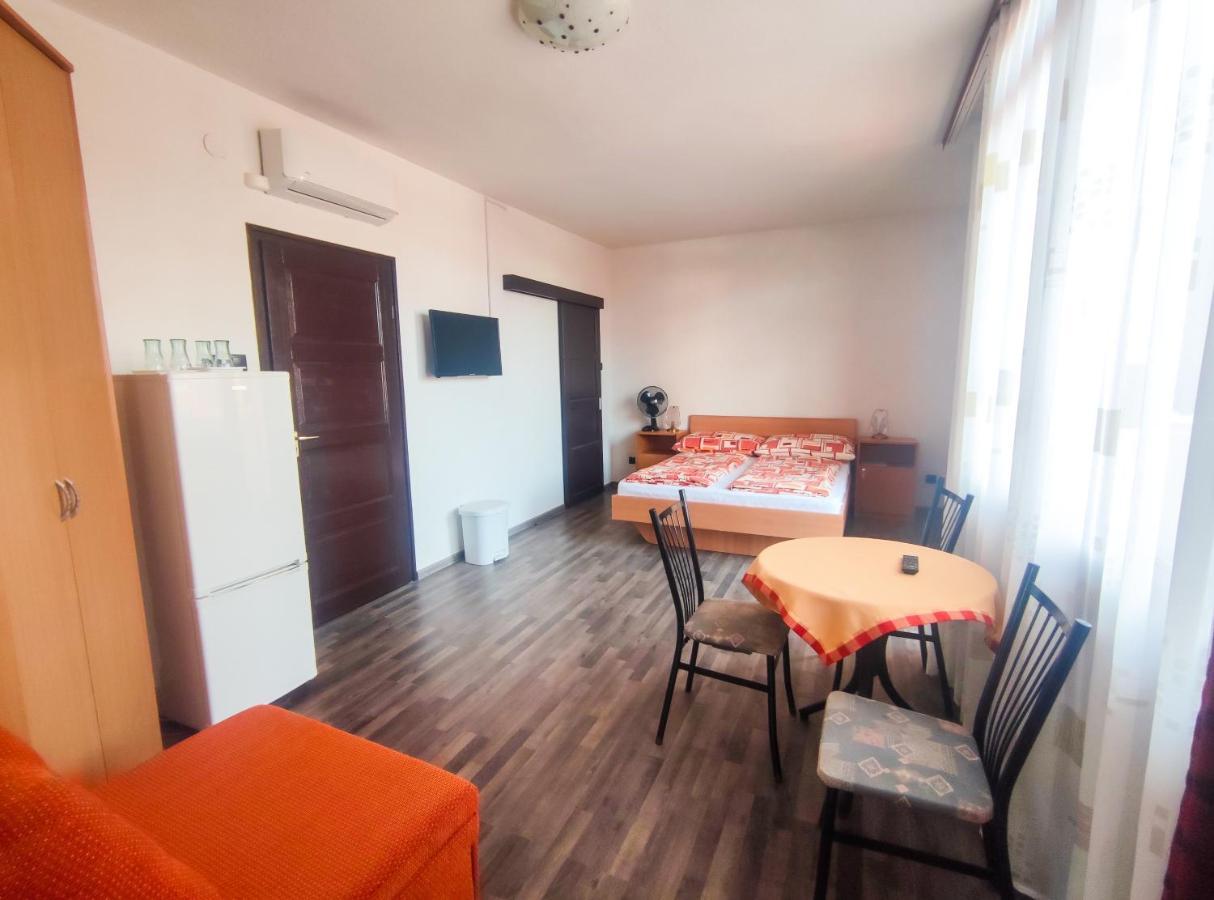 Viktoria Panzio Zamardi Hotel ภายนอก รูปภาพ